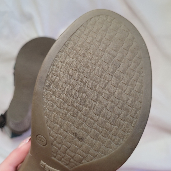 Dansko Dominque heels cross buckle strap sandals - Picture 12 of 16